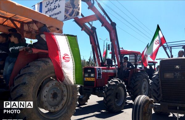 حرکت کاروان «تراکتورها» در شهر جعفریه قم 