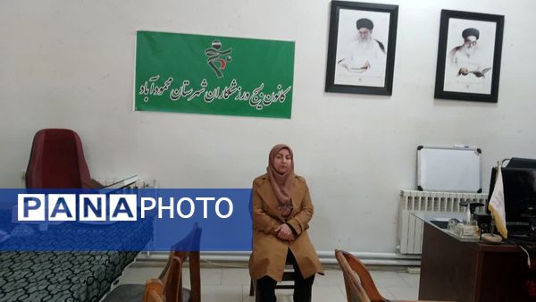 نشست بیان خاطرات و روایات در محمودآباد 