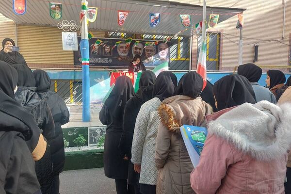 جشن دهه فجر و اعیاد شعبانیه در مدارس ناحیه دو شهرری 