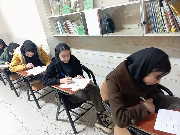 امتحانات نوبت اول در دبیرستان نمونه اندیشه 