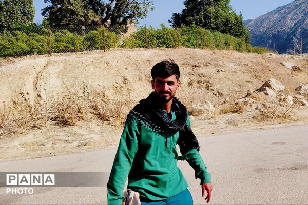 کاروان پیاده لردگان در مسیر کربلای حسینی از روستای سرسبز پل‌بریده عبور کرد