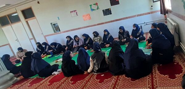 انس با قرآن در دبیرستان امامت مهدیه