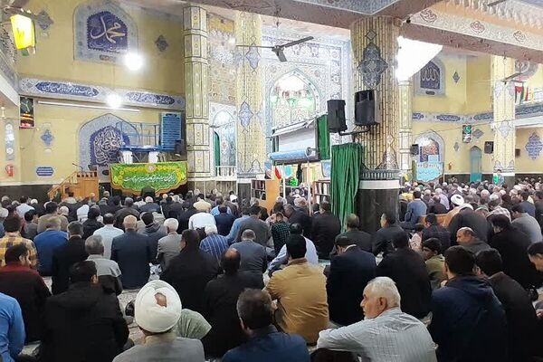 نماز جمعه شهرستان ورامین با حضور پرشور دانش‌آموزان 