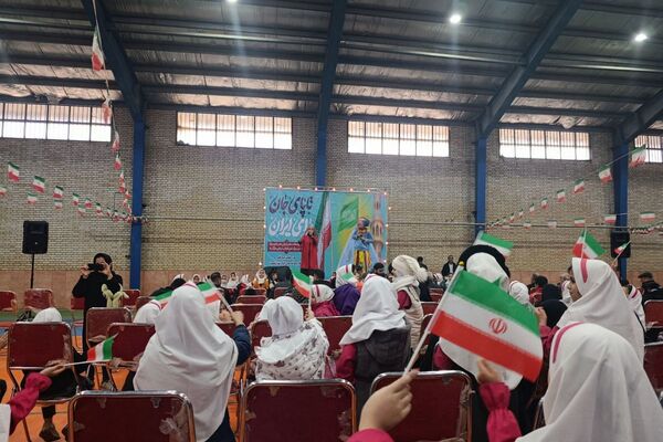  جشن ولادت امام زمان (عج) در مدارس روستای طارند پیشوا 