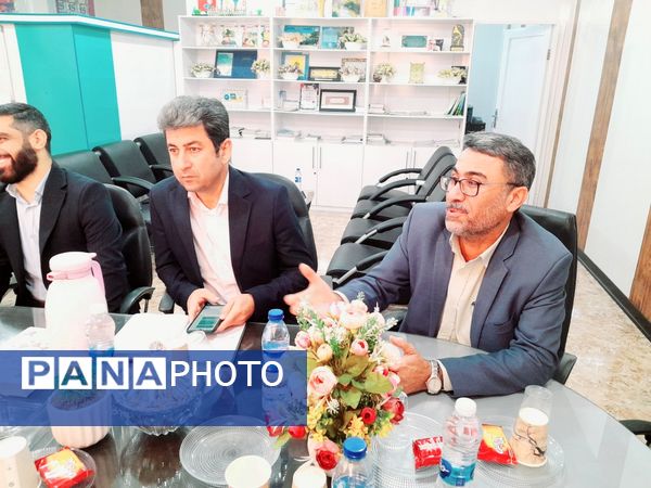 جلسه استانی دومین دوره مسابقه ملی دانش‌آموزان حافظ خوان ایران در بوشهر