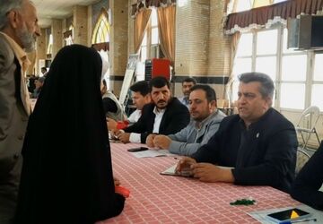 میز خدمت اداره آموزش و پرورش شهرستان پاکدشت در مصلی امام خمینی (ره) 