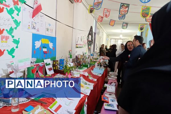 مراسم دهه فجر و برگزاری نمایشگاه دست‌سازهای دانش‌آموزی در دبستان شیخ کلینی