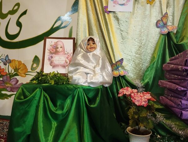 مراسم جشن ولادت حضرت رقیه (س) و تجلیل از دانش‌آموزان برتر آموزشی و پرورشی دبستان شاهد حاج تقی آقا بزرگ مشهد