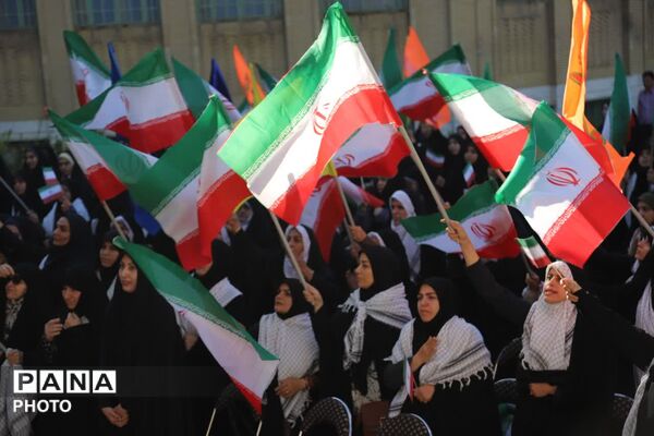 مراسم صبحگاه مشترک بسیج فرهنگیان تهران بزرگ در اداره کل آموزش و پرورش