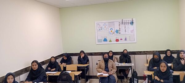 بازدید مسئولین آموزش و پرورش خلیل آباد از دبیرستان مادرمهربان نقاب