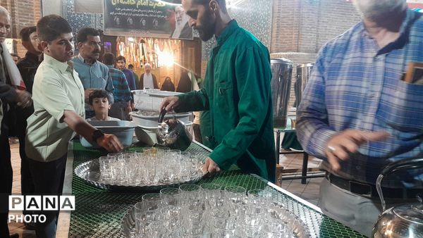 چایخانه فاطمه الزهرا(س) در هفتادونهمین شب از اجتماعات مردمی در مسجدجامع نیشابور