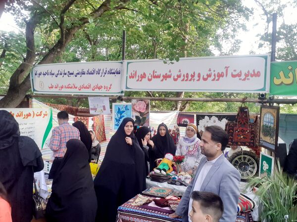 جشنواره توت سفید در هوراند