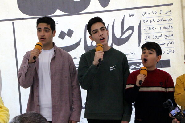 مراسم نمادین استقبال از امام خمینی (ره) در فرودگاه یزد 