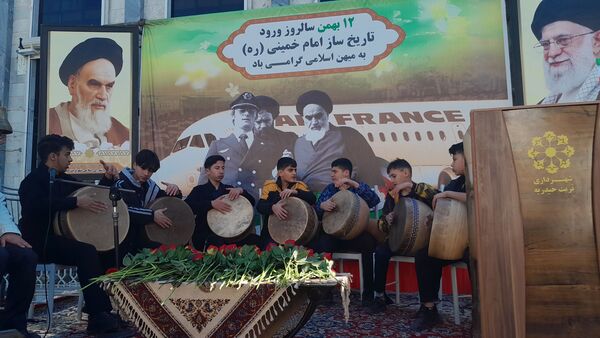 آیین گلباران تمثال امام خمینی(ره) در آغاز دهه فجر