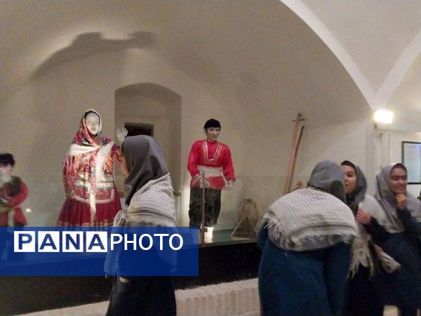بازدید دانش‌‌آموزان آموزشگاه فدک از موزه میراث فرهنگی 