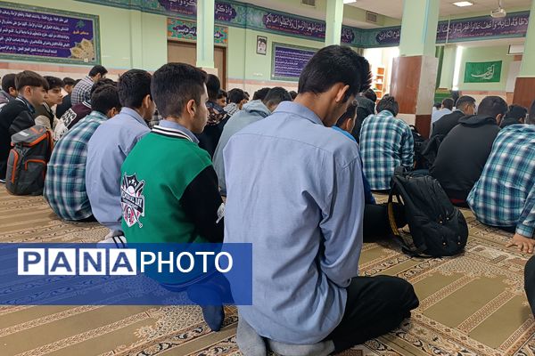 مراسم پرفیض زیارت عاشورا در دبیرستان‌ نمونه دولتی کاشانی‌پور فردیس