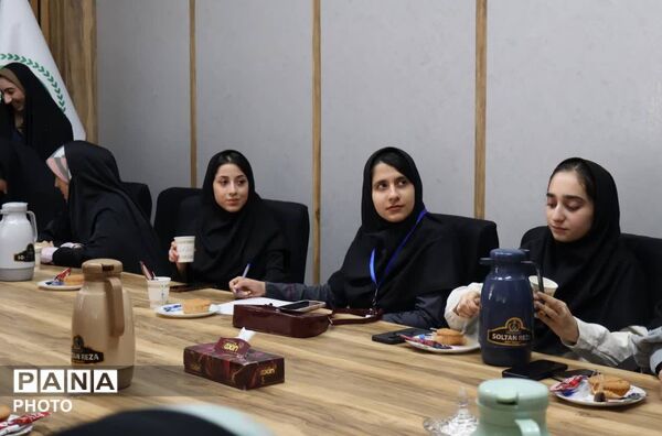 تولدی دوباره برای پانا در کنار خبرنگاران برتر 