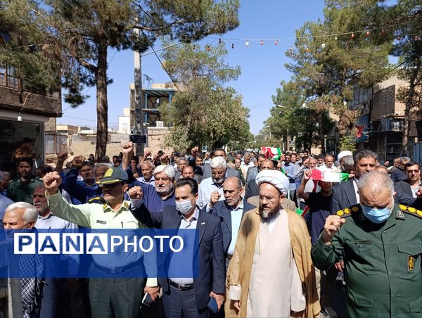 خلیل اباد همگام با ملت ایران فریاد خشم و نصر در نماز جمعه طنین انداز شد