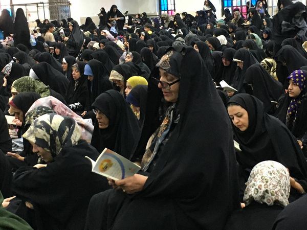 برپایی مراسم دعای عرفه در گلستان شهدای اصفهان