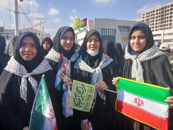 ۱۳ آبان،  روز آشکار ساختن ناتوانی استکبار 