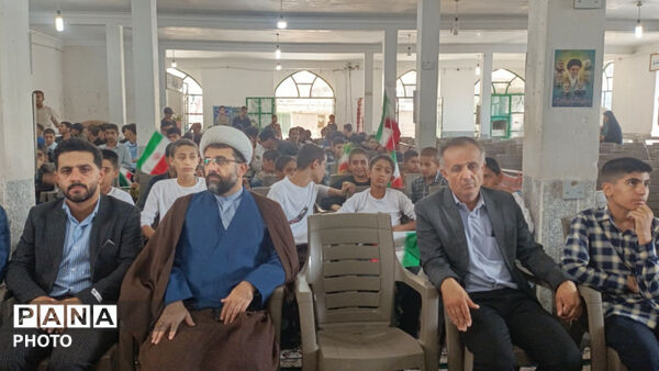 گرامیداشت هفته دفاع مقدس با حضور دانش‌آموزان روستای تمنک 
