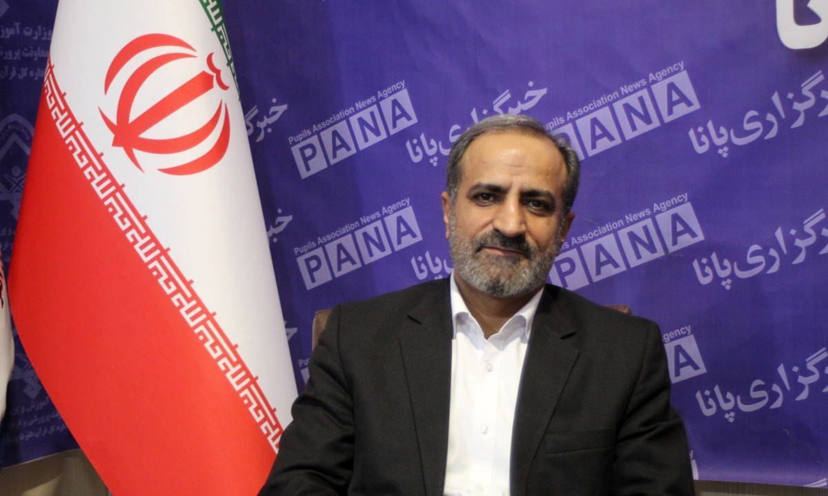 حفظ زبان فارسی در برابر هجوم واژگان بیگانه امری ضروری است