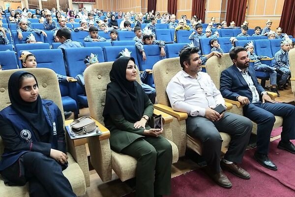 برگزاری جشن الفبای پسران دبستان شهدای غزه در کانون ملائک شهرستان قرچک با حضور گروه نمایشی روناک