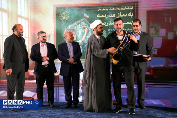 گردهمایی ورزشکاران در پویش ملی «به‌ساز مدرسه بساز مدرسه»