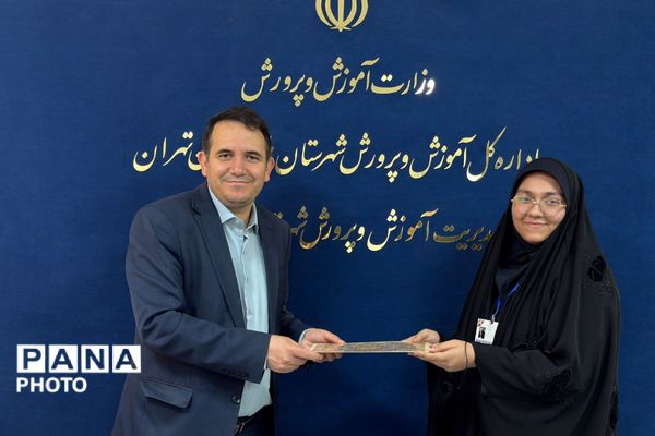 نشست خبری مدیر آموزش‌وپرورش شهرستان اسلامشهر با اصحاب رسانه نوجوان