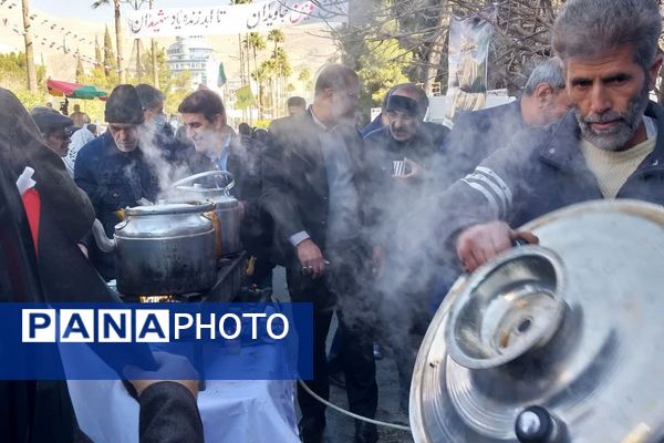 حضور پرشور مردم شیراز در راهپیمایی 22 بهمن، خون تازه در رگ‌های انقلاب 