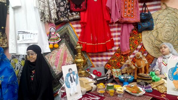 جشنواره قومی و محلی در دبستان آرمیتا مصلی نژاد ناحیه 7