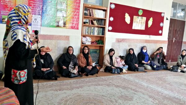 اولین جلسه آموزش خانواده در دبستان نیایش با حضور خانم موسوی
