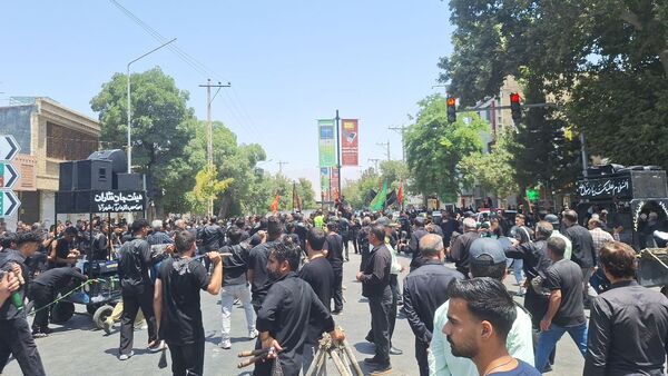 عزاداری ظهر  عاشورا در خیابان‌های شهر نیشابور 