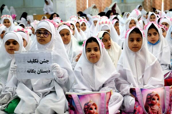 جشن تکلیف2000 نفری دانش‌آموزان زابل