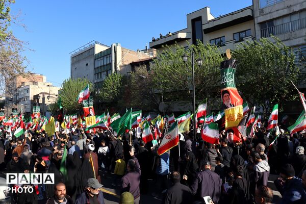 تک تک خیابان‌هاى تهران، سیاه پوش پدر امت
