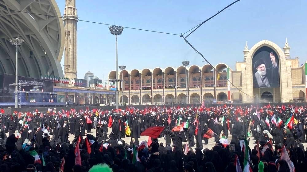 مصلی امام خمینی(ره) تهران میزبان آیین باشکوه وداع با پیکر مطهر رهبر شهید