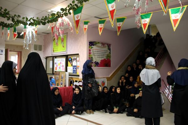 برگزاری جشن مبعث پیامبر اکرم (ص) در مدرسه هیات امنایی حضرت معصومه (س) ناحیه 4 کرج