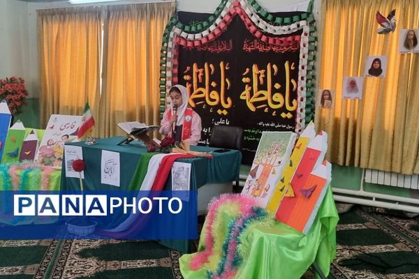 دانش‌آموزان با پرچم یا زهرا بر استکبار تاختند