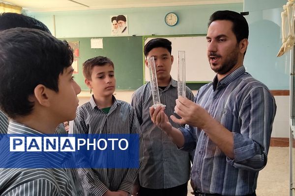 افتتاح آزمایشگاه دبیرستان پسرانه سید احمد خمینی(ره) به نام شهید عبدالحمید مینوچهر