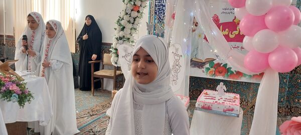 مراسم جشن تکلیف دختران دانش‌آموزی در گرماب