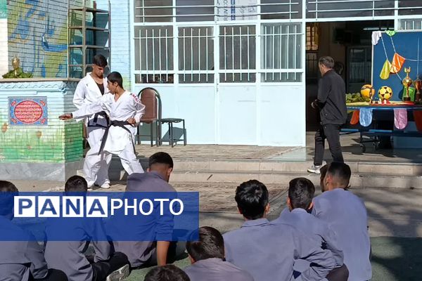 المپیاد ورزشی درون مدرسه‌ای با نمایش منش پهلوانی