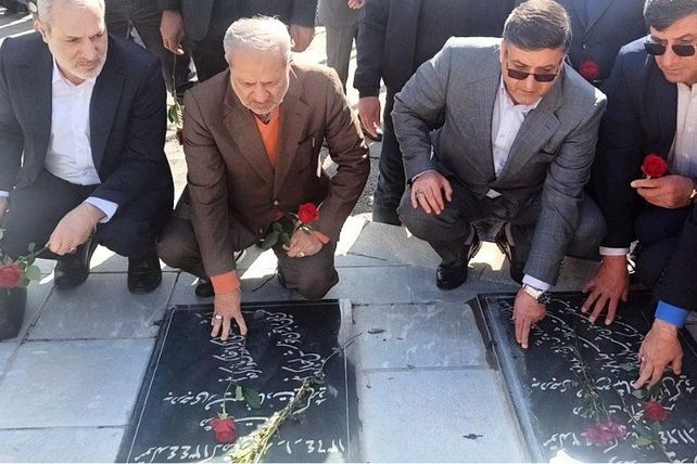 وزیر آموزش و پرورش در گلزار شهدای شهرکرد