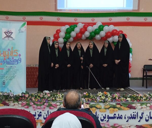 نمایشگاه هنرهای دستی دانش‌آموزان در کانون فرهنگی، تربیتی عصمت اردبیل 