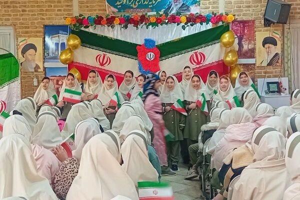جشن پیروزی انقلاب اسلامی در مدرسه دکتر کیهانی1
