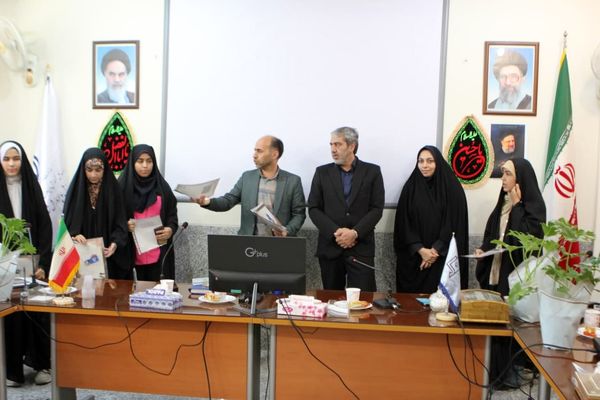 تجلیل از دانش‌آموز خبرنگاران پانا کاشان