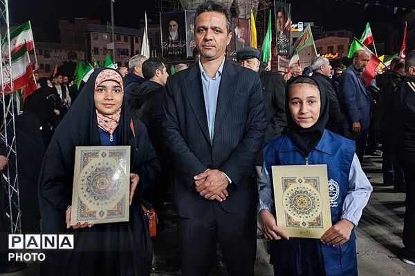 تجلیل از ۱۴ دانش‌آموز دختر برتر حوزه‌های پرورشی شهرستان قدس