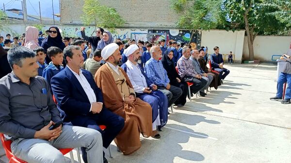 جشن عاطفه‌ها در دبستان شهید سلیمانی شهرستان رامیان