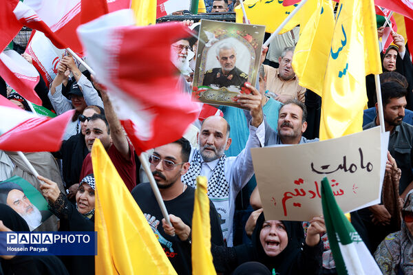تجمع مردمی بشارت فتح در میدان انقلاب