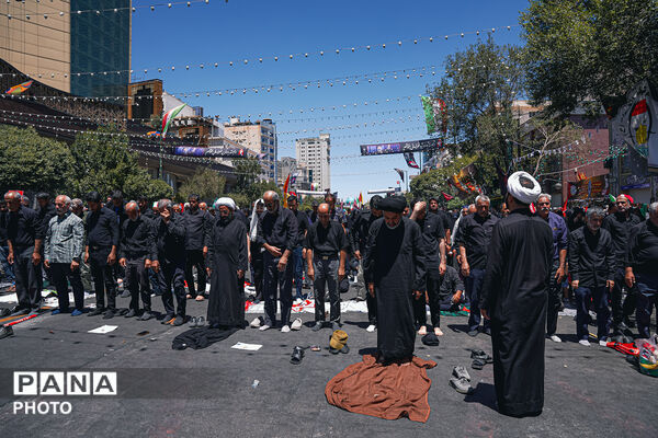 تشییع پیکر رهبر شهید انقلاب در مشهد مقدس-۳