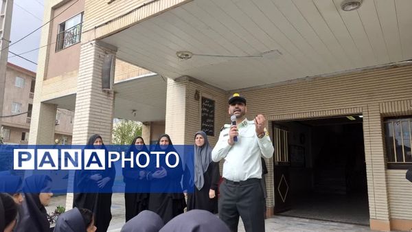 گرامیداشت روز نیروی انتظامی در دبیرستان بهار آزادی قائمشهر